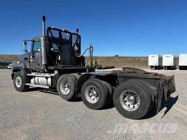 Mack CL713 Nyergesvontatók
