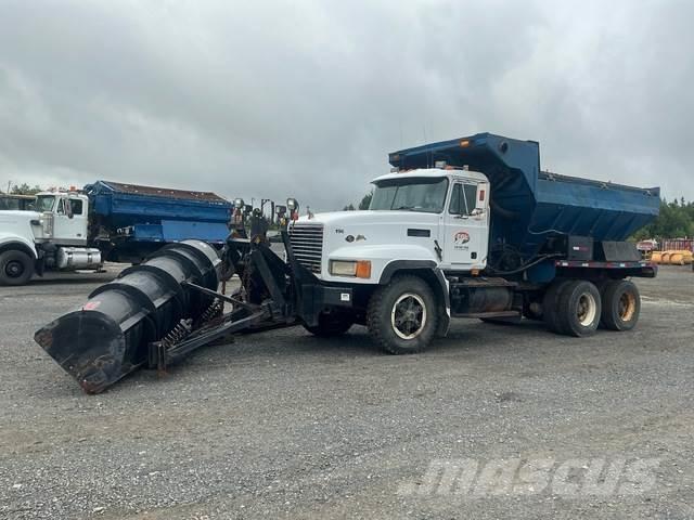 Mack CL713 Hóeltakarítók