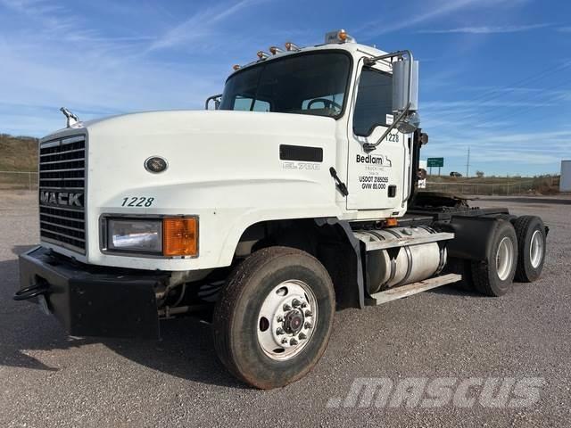 Mack CL733 Nyergesvontatók