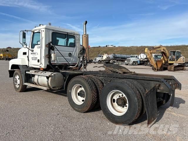 Mack CL733 Nyergesvontatók