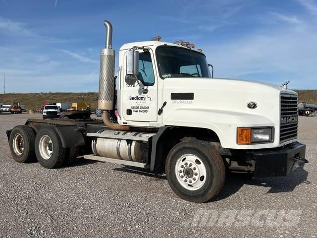 Mack CL733 Nyergesvontatók
