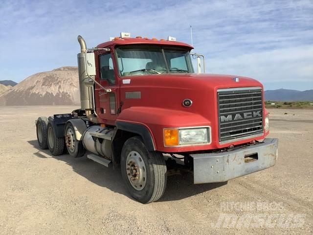 Mack CL733 Nyergesvontatók