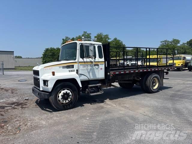 Mack CS300P Platós / Ponyvás teherautók