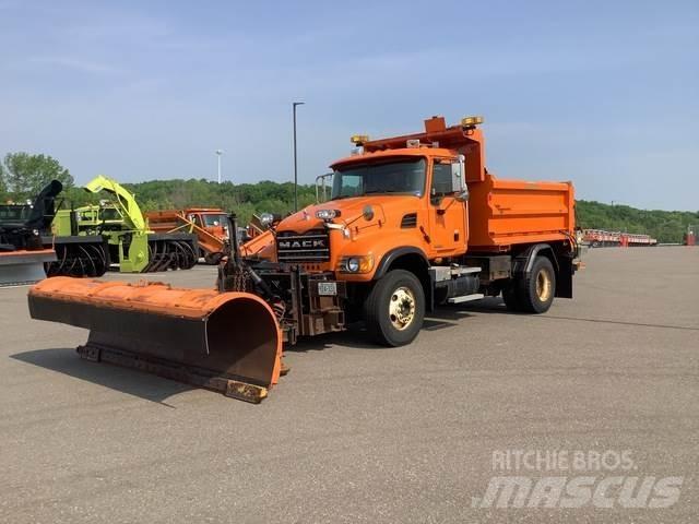 Mack CV700 Hóeltakarítók