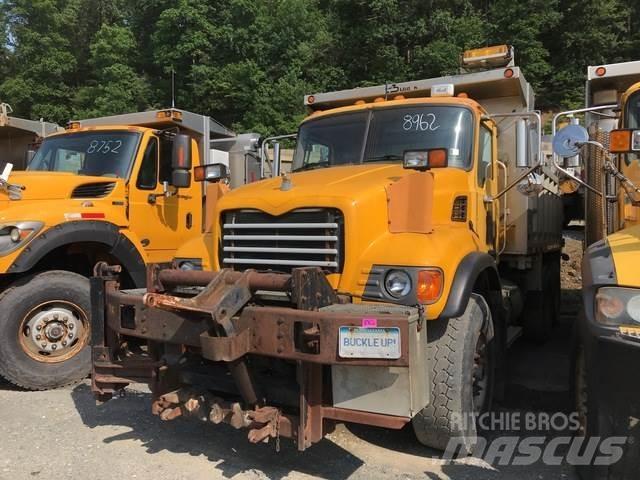 Mack CV700 Billenő teherautók
