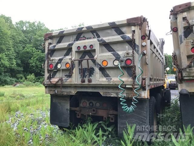 Mack CV700 Billenő teherautók