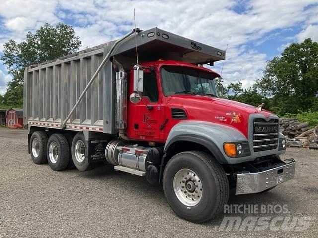 Mack CV713 Billenő teherautók