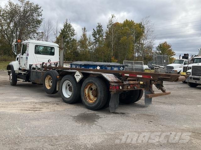 Mack CV713 Hidraulikus konténerszállító