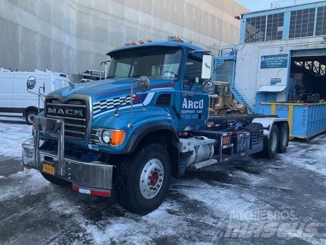 Mack CV713 Hidraulikus konténerszállító