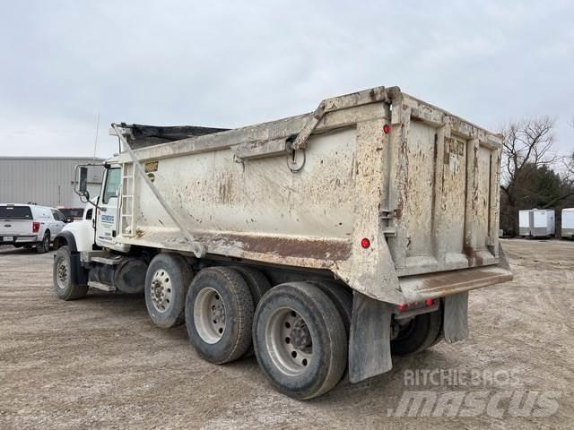 Mack CV713 Billenő teherautók
