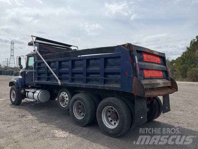 Mack CV713 Billenő teherautók