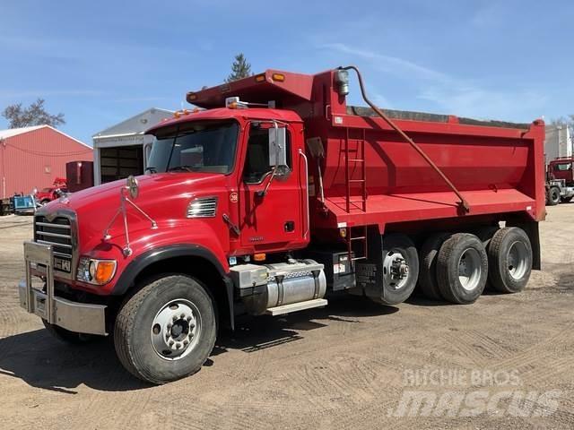 Mack CV713 Billenő teherautók