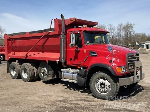 Mack CV713 Billenő teherautók