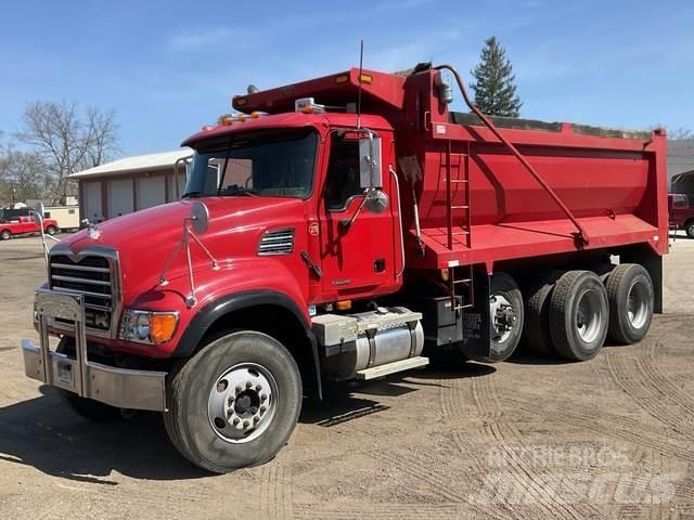 Mack CV713 Billenő teherautók