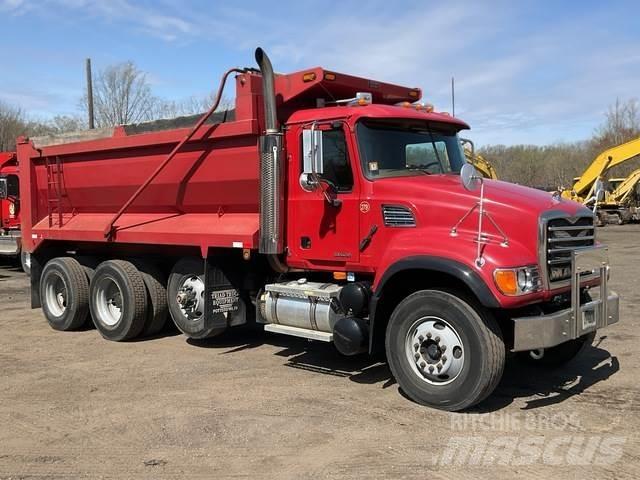 Mack CV713 Billenő teherautók
