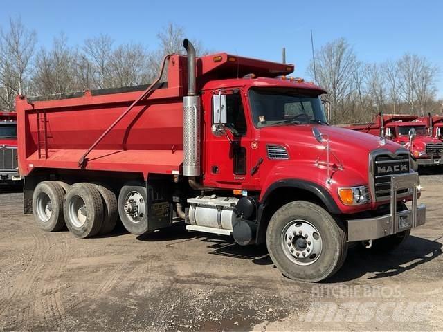 Mack CV713 Billenő teherautók