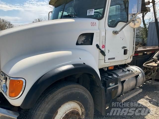 Mack CV713 Hidraulikus konténerszállító