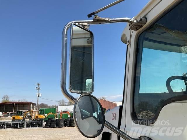 Mack CV713 Hidraulikus konténerszállító