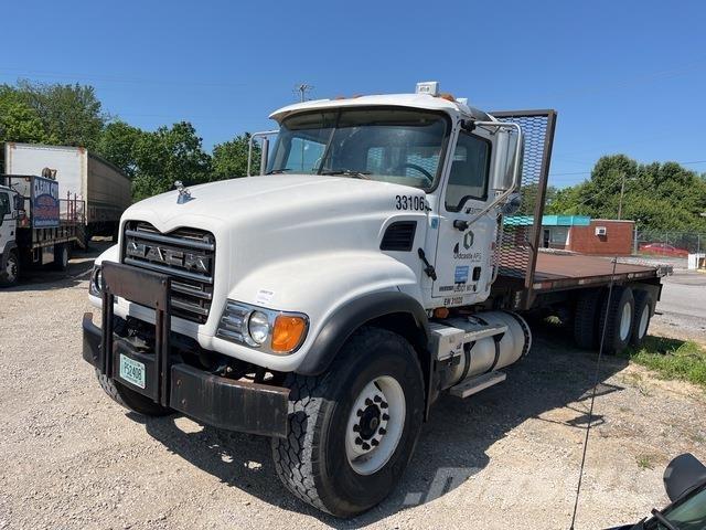 Mack CV713 Platós / Ponyvás teherautók