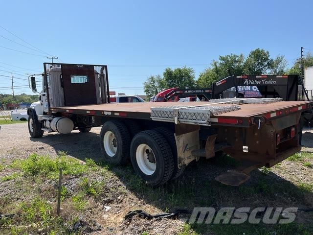 Mack CV713 Platós / Ponyvás teherautók