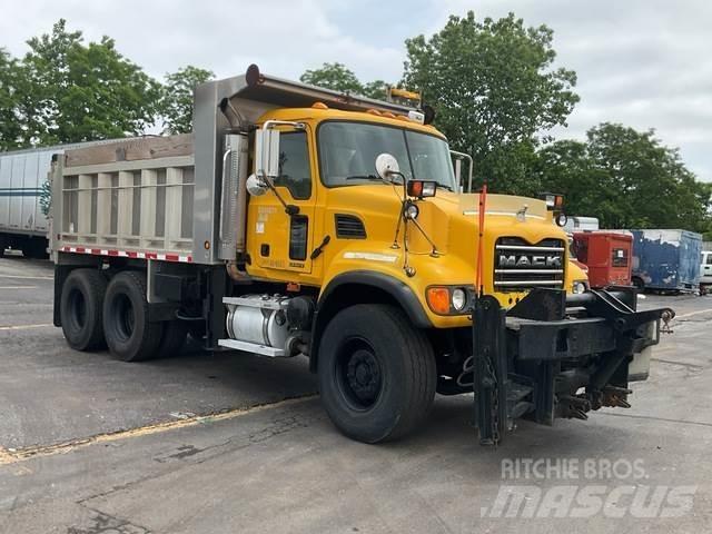 Mack CV713 Billenő teherautók