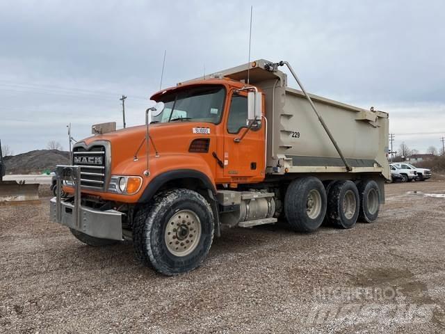 Mack CV713 Billenő teherautók