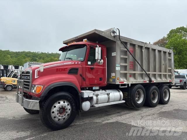 Mack CV713 Billenő teherautók