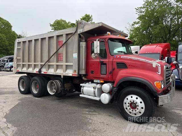 Mack CV713 Billenő teherautók