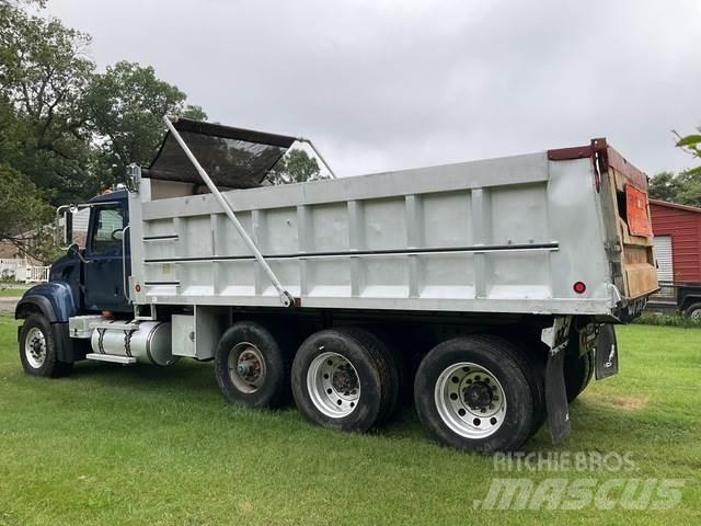 Mack CV713 Billenő teherautók
