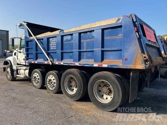 Mack CV713 Billenő teherautók