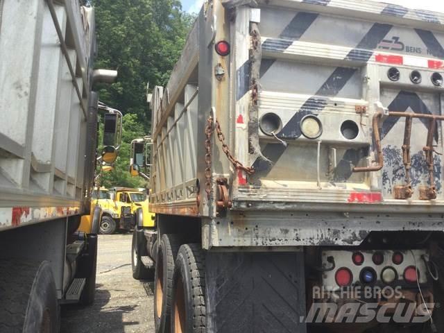 Mack CV713 Homok és Sószórók
