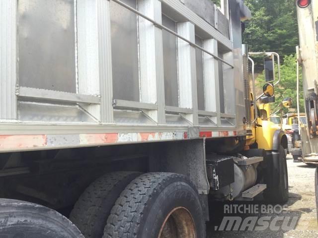 Mack CV713 Homok és Sószórók