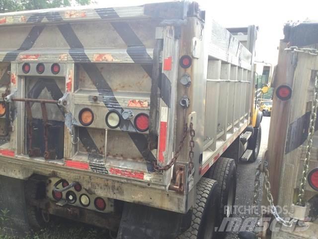 Mack CV713 Billenő teherautók