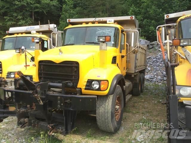 Mack CV713 Homok és Sószórók