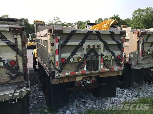Mack CV713 Homok és Sószórók