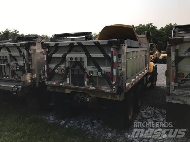 Mack CV713 Homok és Sószórók