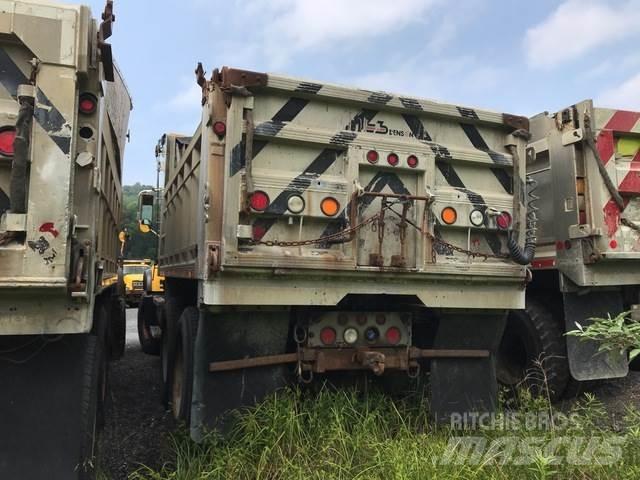 Mack CV713 Billenő teherautók
