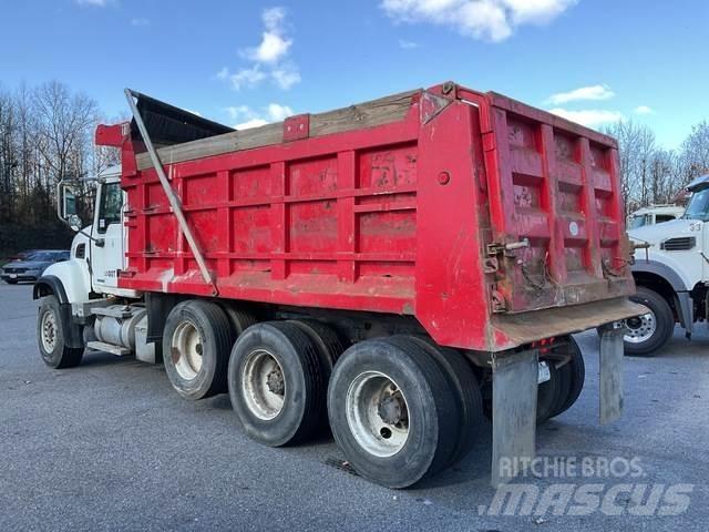 Mack CV713 Billenő teherautók