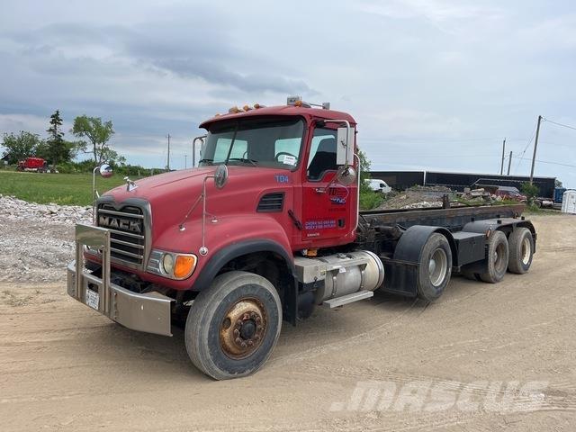Mack CV713 Hidraulikus konténerszállító