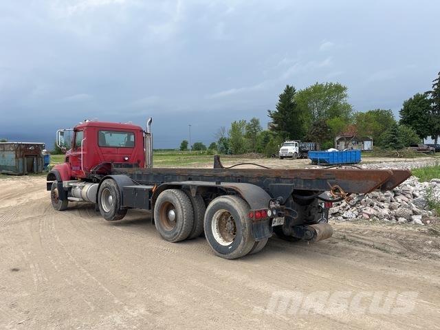 Mack CV713 Hidraulikus konténerszállító