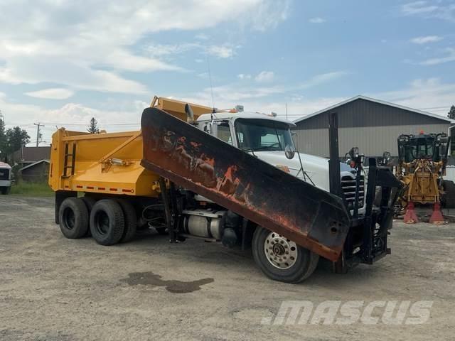 Mack CV713 Hóeltakarítók