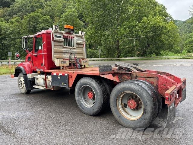 Mack CV713 Nyergesvontatók