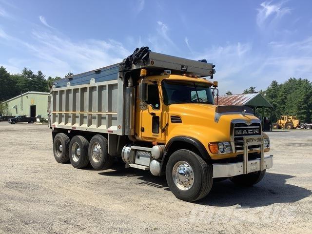 Mack CV713 Billenő teherautók