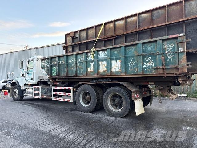 Mack CV713 Hidraulikus konténerszállító