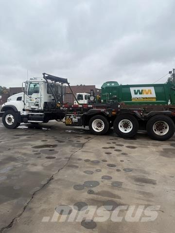 Mack CV713 Hidraulikus konténerszállító