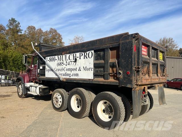 Mack CV713 Billenő teherautók