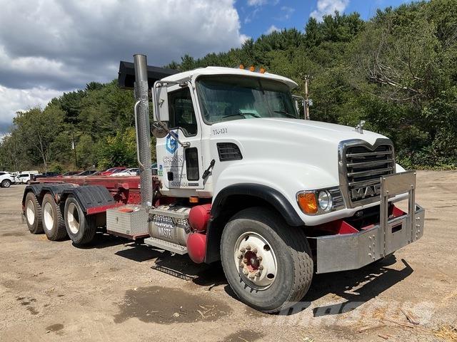 Mack CV713 Hidraulikus konténerszállító