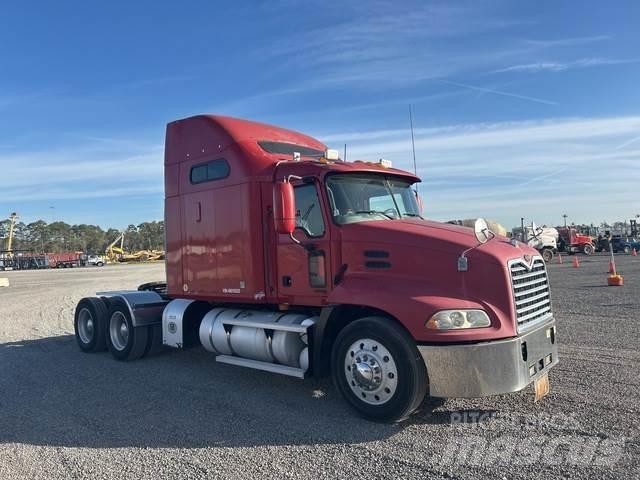 Mack CX613 Nyergesvontatók