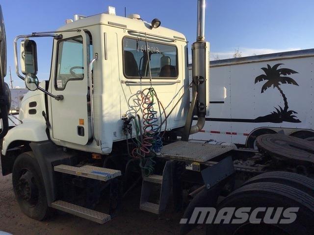 Mack CXN612 Nyergesvontatók