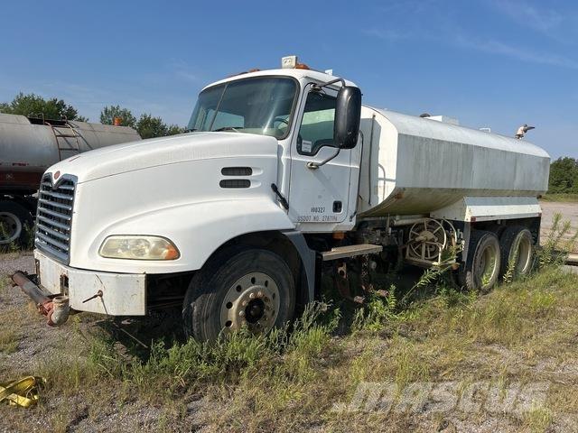 Mack CXN612 Vízszállító teherautók